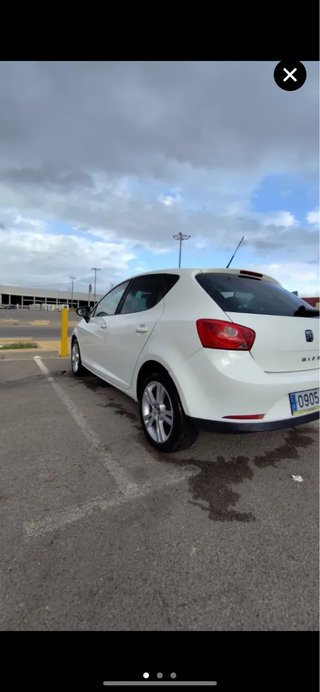 Coche blanco 5 puertas