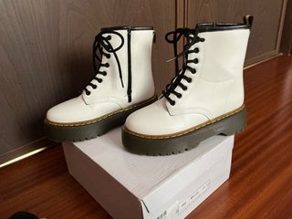 Botines blancos plataforma talla 37. SIN USAR