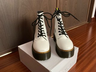 Botines blancos plataforma talla 37. SIN USAR