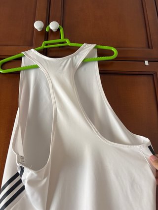 Camiseta Adidas sin etiquetas