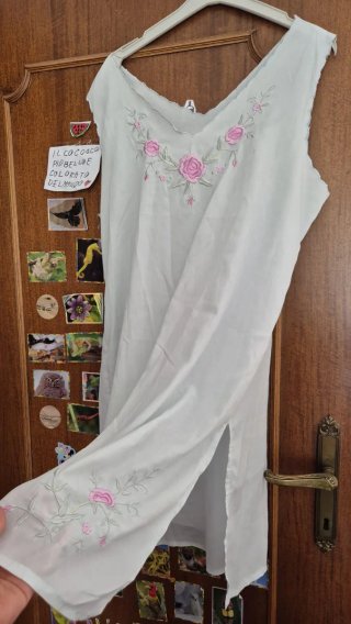 Camicia da notte in seta ricamata
