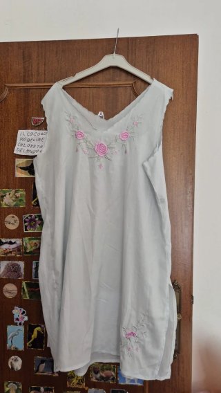 Camicia da notte in seta ricamata
