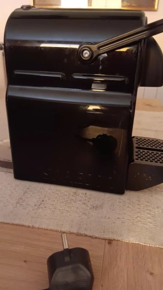 Cafetera DeLonghi Negra