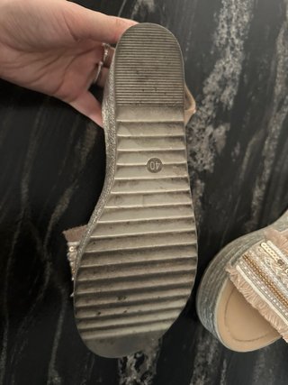 Sandalias Beige y Doradas