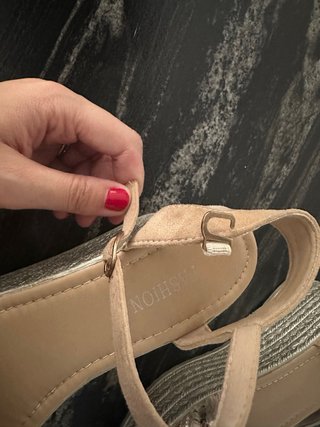 Sandalias Beige y Doradas