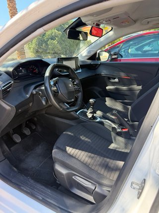 Peugeot 208 2021