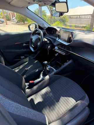 Peugeot 208 2021