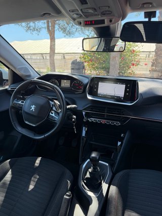 Peugeot 208 2021