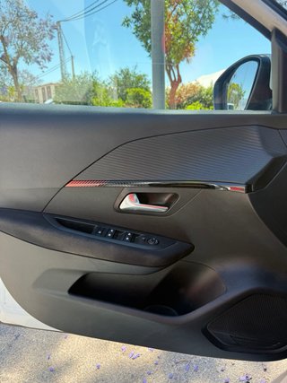 Peugeot 208 2021