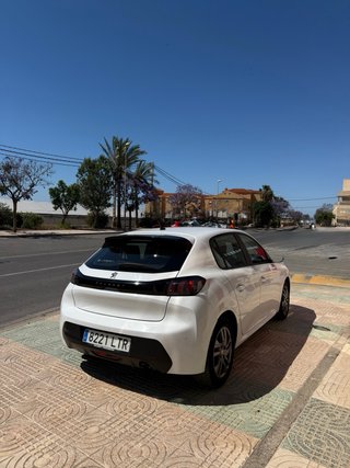 Peugeot 208 2021