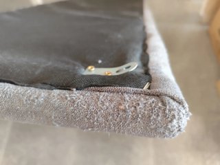 Cabecero de cama en tela gris con botones