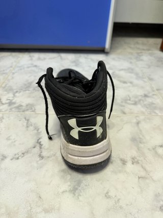 Zapatos de Baloncesto Jordan y Under Armour
