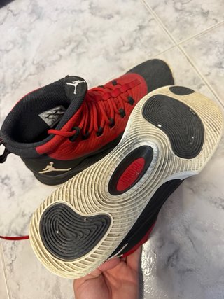 Zapatos de Baloncesto Jordan y Under Armour