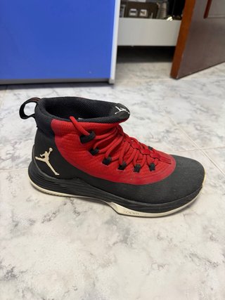 Zapatos de Baloncesto Jordan y Under Armour