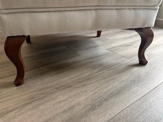 2 Poltrone in tessuto beige e legno