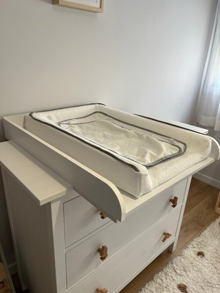Soporte cambiador para cómoda
