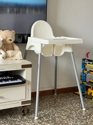 Cuna IKEA Bebé Blanca y trona