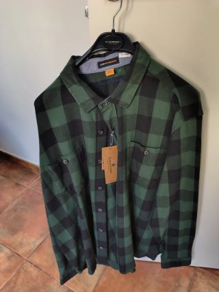 Camisa de cuadros verde y negra