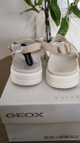 Sandalias Geox Beige y Dorado Talla 36