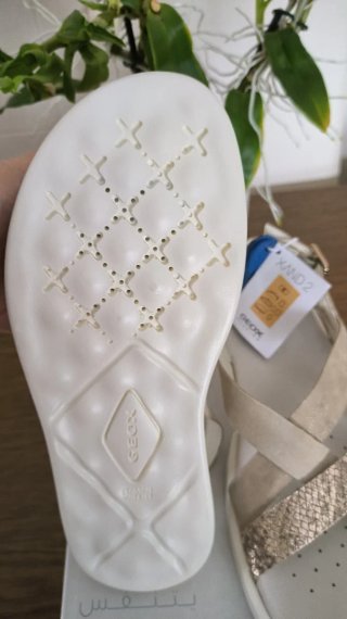 Sandalias Geox Beige y Dorado Talla 36
