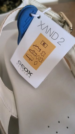Sandalias Geox Beige y Dorado Talla 36