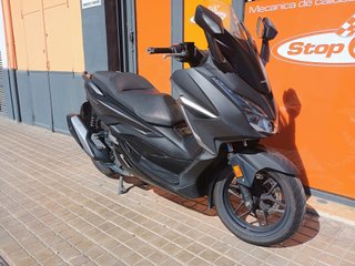 Honda Forza 350 Negra