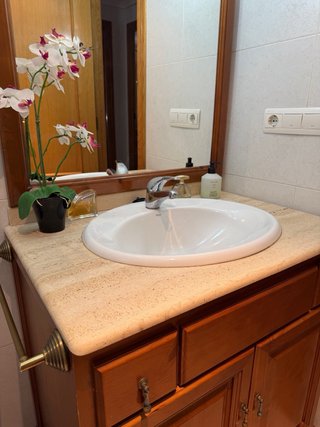 Mueble de baño con espejo