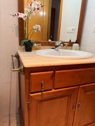 Mueble de baño con espejo