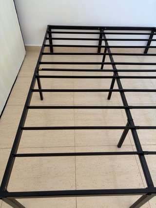 URGE VENDER Colchón y somier metálico negro