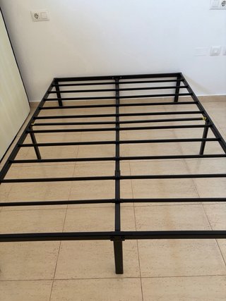 URGE VENDER Colchón y somier metálico negro