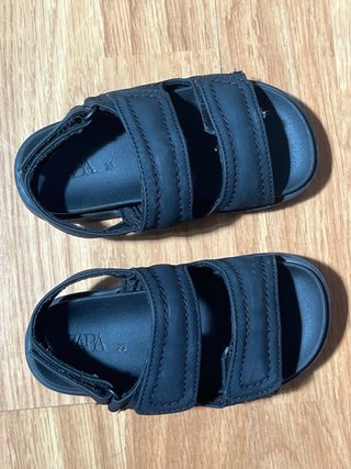 Sandalias Zara niño T.23 negras