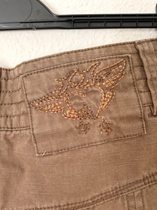 Pollera marrón hasta la rodilla con cinturón