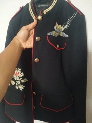 Chaqueta Zara Militar Bordada