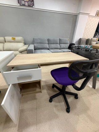 Escritorio y silla de oficina