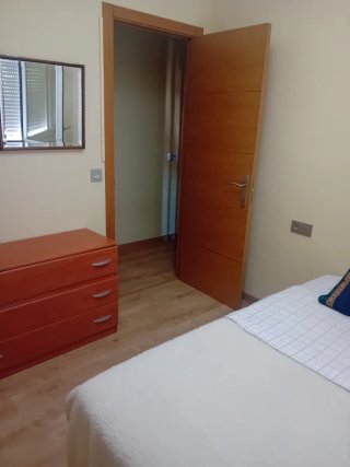 Armario y cómoda de madera
