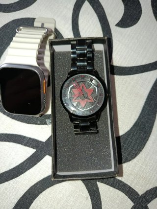 Reloj Negro con Diseño Estelar