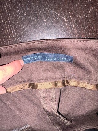 Pollera marrón hasta la rodilla Zara