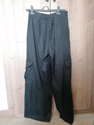 Pantalones cargo negros anchos