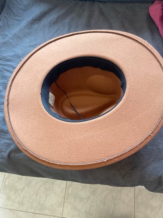 Sombrero de ala ancha marrón