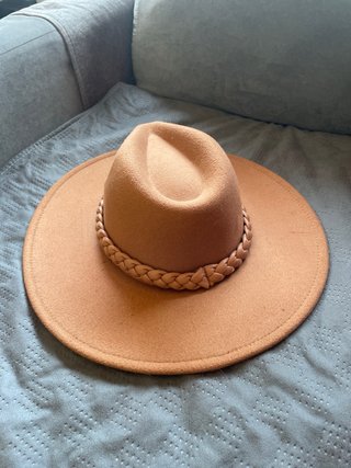 Sombrero de ala ancha marrón