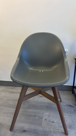 Sedie da pranzo in plastica e legno