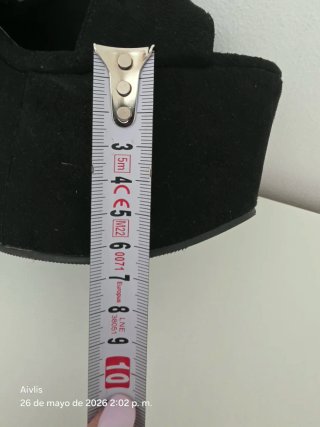 Zapatos de antelina negros.