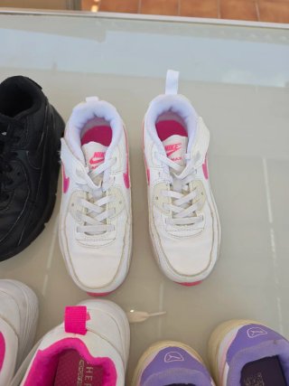 Lote zapatillas niña blancas y negras