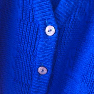 Chaqueta azul de punto con botones