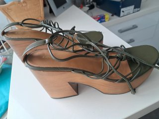 Sandalias verdes tacon plataforma Other Stories