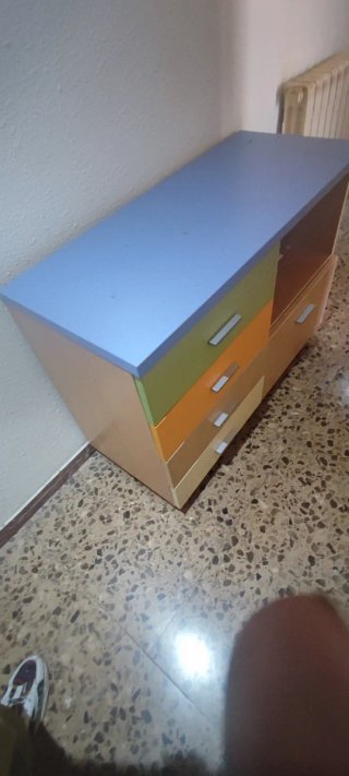 Cómoda con cajones y hueco