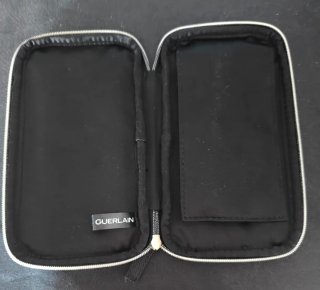 Neceser con brochas Guerlain negro