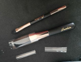 Neceser con brochas Guerlain negro