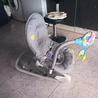 Mecedora bebé Chicco gris