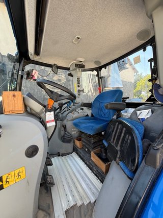 Tractor New Holland Azul